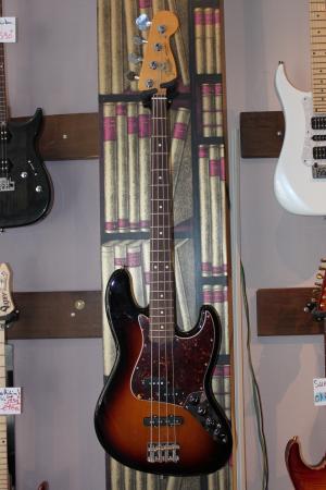 Fender - Reggie Hamilton Jazz Bass 3 Tons Sunburst RW
