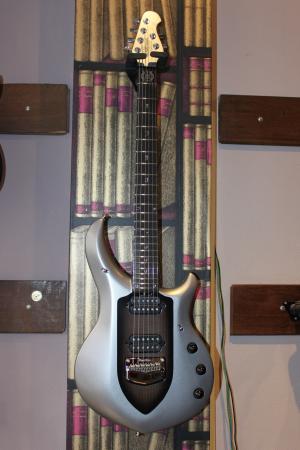 Musicman - John Petrucci Majesty 6 Silver Lining
