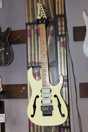 Ibanez - Paul Gilbert - PGM 300 1992 White
