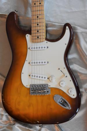 Fender - STRATOCASTER  MEXICO HONEY BURST 2003 
