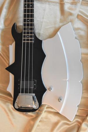 KRAMER - AXE BASS REPLICA GENE SIMMONS  
