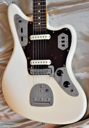 Fender - JAGUAR USA  VINTAGE 62  WHITE   2003 
