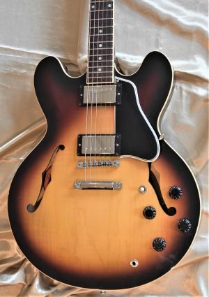 Gibson - ES 335 DOT  TRIBURST année 2008 
