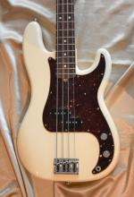 Fender  PRECISION   année 2016