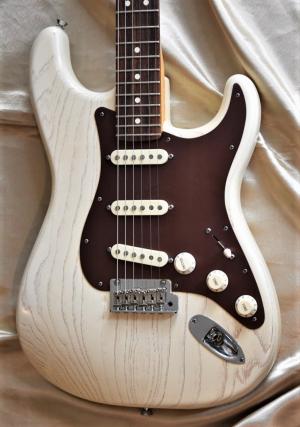 Fender - STRATOCASTER  FSR RUSTIC ASH LTD 2013 
