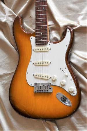 Fender - STRATOCASTER  AMERICAN DELUXE  40 TH année 2006 
