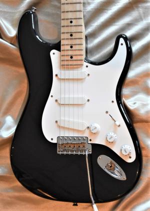 Fender - USA STRATOCASTER ERIC CLAPTON BLACKIE  année 2007 
