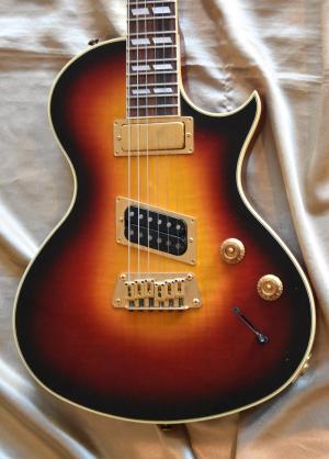 Gibson - NIGHTHAWK ST2 FIREBURST   année 1996 
