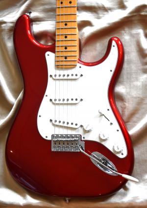 Fender - STRATOCASTER  AMERICAN SPECIAL 2014  CANDY APPLE RED 
