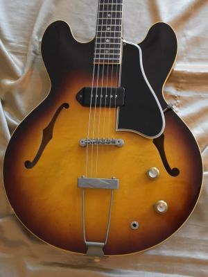 Gibson - ES 330 T ( ex BRUCE KULICK ) année 1960 
