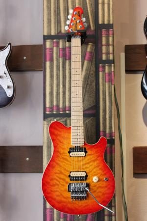 Musicman - Axis Vibrato Floyd Rose HH Cherry Burst / MTHD
