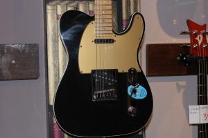 Fender - American Deluxe - TELE DELUXE Montego Black
