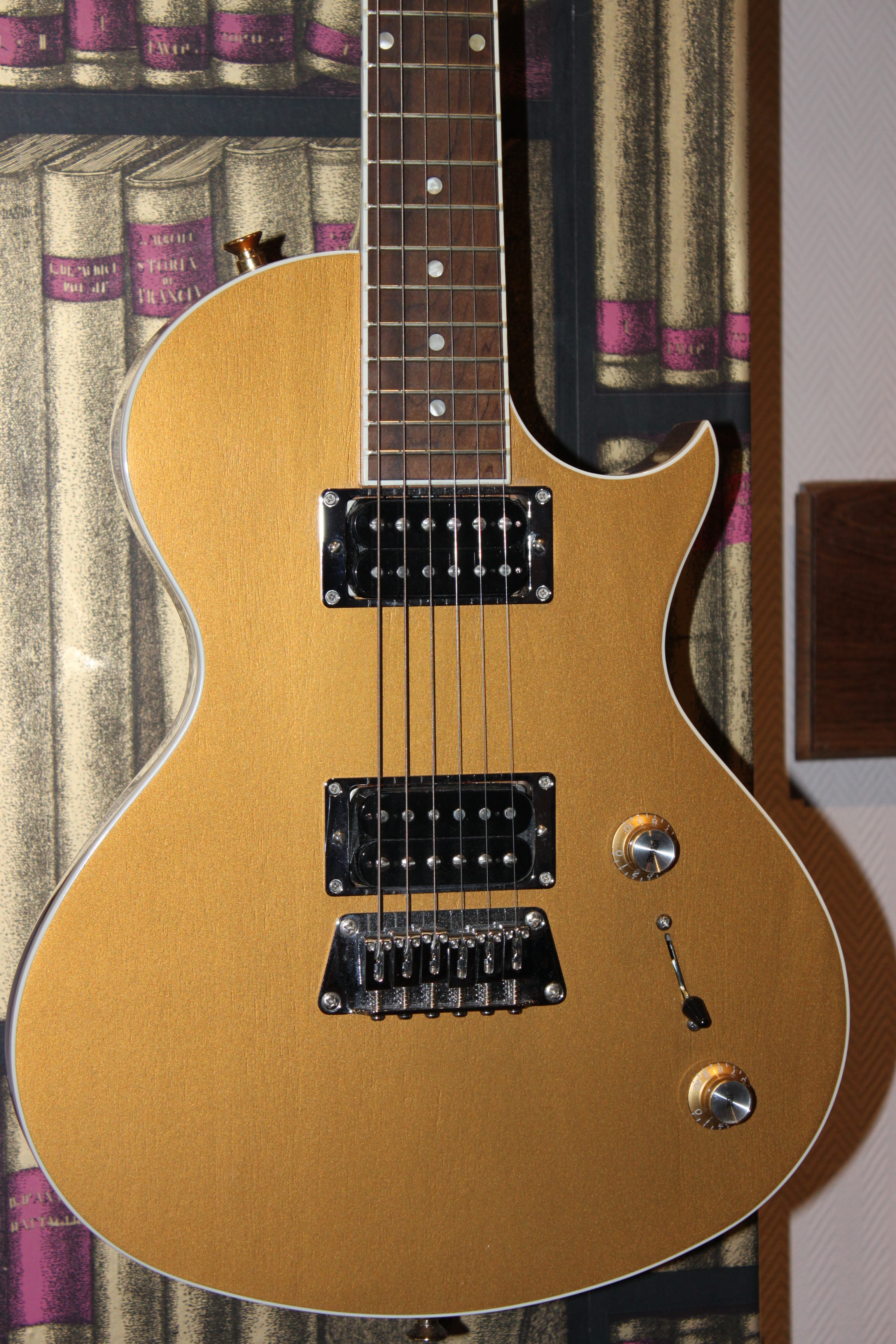 Electric Guitars Gibson Nighthawk Studio OCCASION Gold Top 600 €