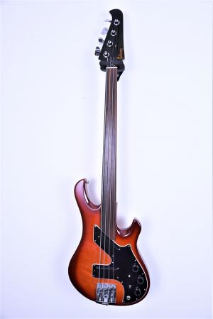 Gibson - VICTORY ARTIST BASS FRETLESS  1981 BIRELI LAGRENE  
