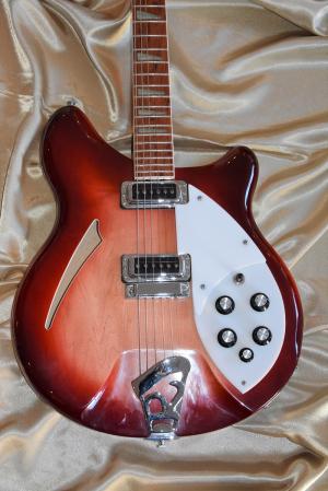 Rickenbacker - 360 FIREGLO 1994  
