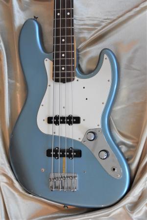 Fender - JAZZ BASS AVRI 62   ICE BLE METALLIC  2000 
