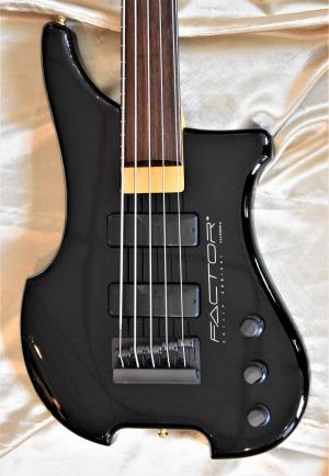 KUBICKI -  KEY FACTOR  V FRETLESS 1995 
