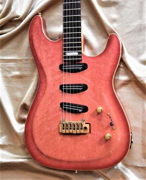 Godin - ST1 ARTISAN   
