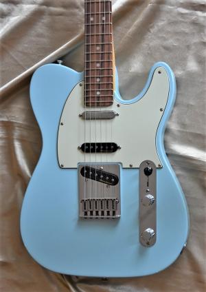 Fender - DELUXE NASHVILLE TELECASTER PF DAPHNE BLUE 
