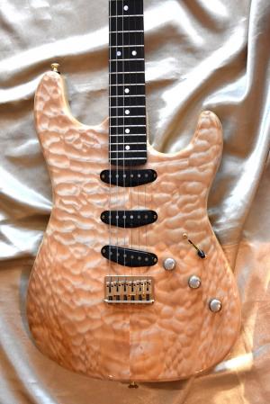 Valley Arts - CUSTOM PRO NATURAL QUILTED  
